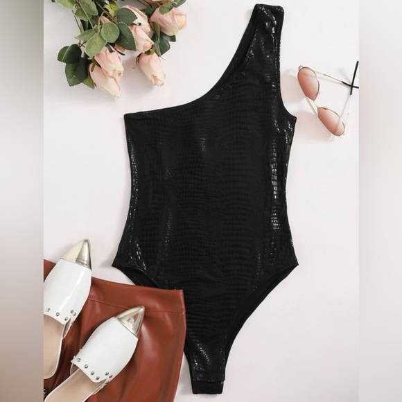 One shoulder body suit - Picture 1 of 4